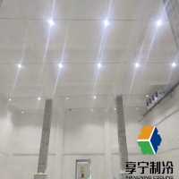 冷庫(kù)板機(jī)制板和手工板哪個(gè)好？全面對(duì)比解析選對(duì)材質(zhì)省成本